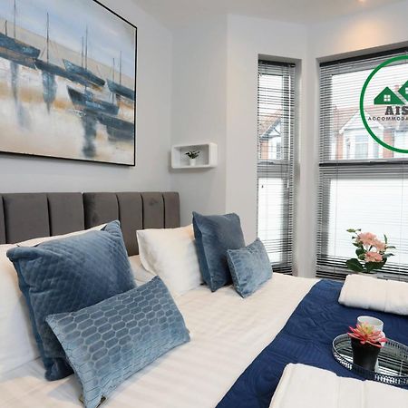 Aisiki Apartments At Stanhope Road, North Finchley, Airconditioned Multiple 2 Or 3-Bedroom, Pet-Friendly Duplex Flats, King Or Twin Beds, Airconditioned & Free Wi-Fi מראה חיצוני תמונה