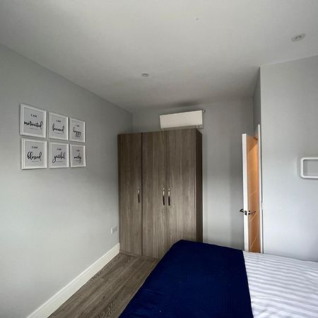 Aisiki Apartments At Stanhope Road, North Finchley, Airconditioned Multiple 2 Or 3-Bedroom, Pet-Friendly Duplex Flats, King Or Twin Beds, Airconditioned & Free Wi-Fi מראה חיצוני תמונה