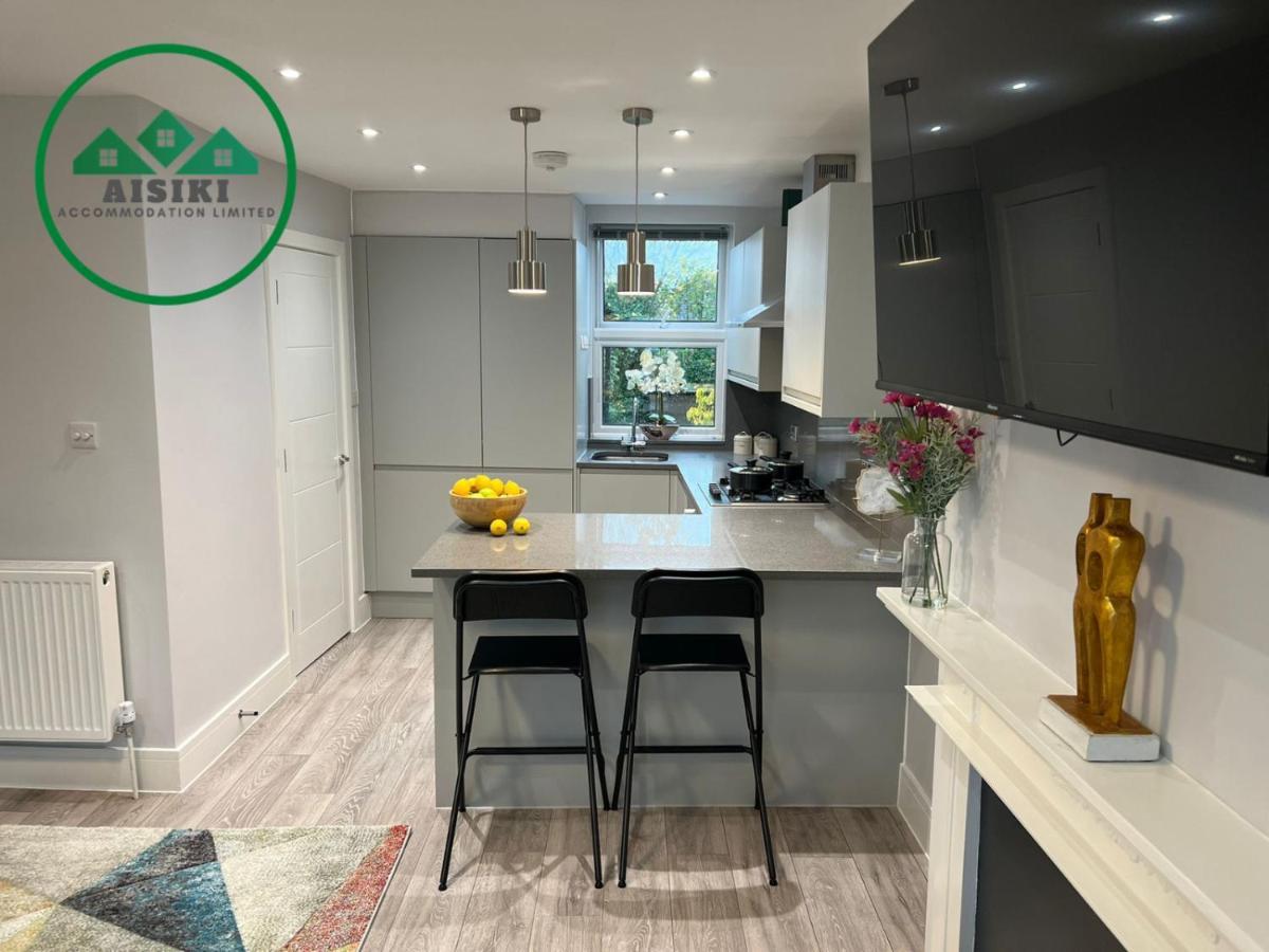 Aisiki Apartments At Stanhope Road, North Finchley, Airconditioned Multiple 2 Or 3-Bedroom, Pet-Friendly Duplex Flats, King Or Twin Beds, Airconditioned & Free Wi-Fi מראה חיצוני תמונה
