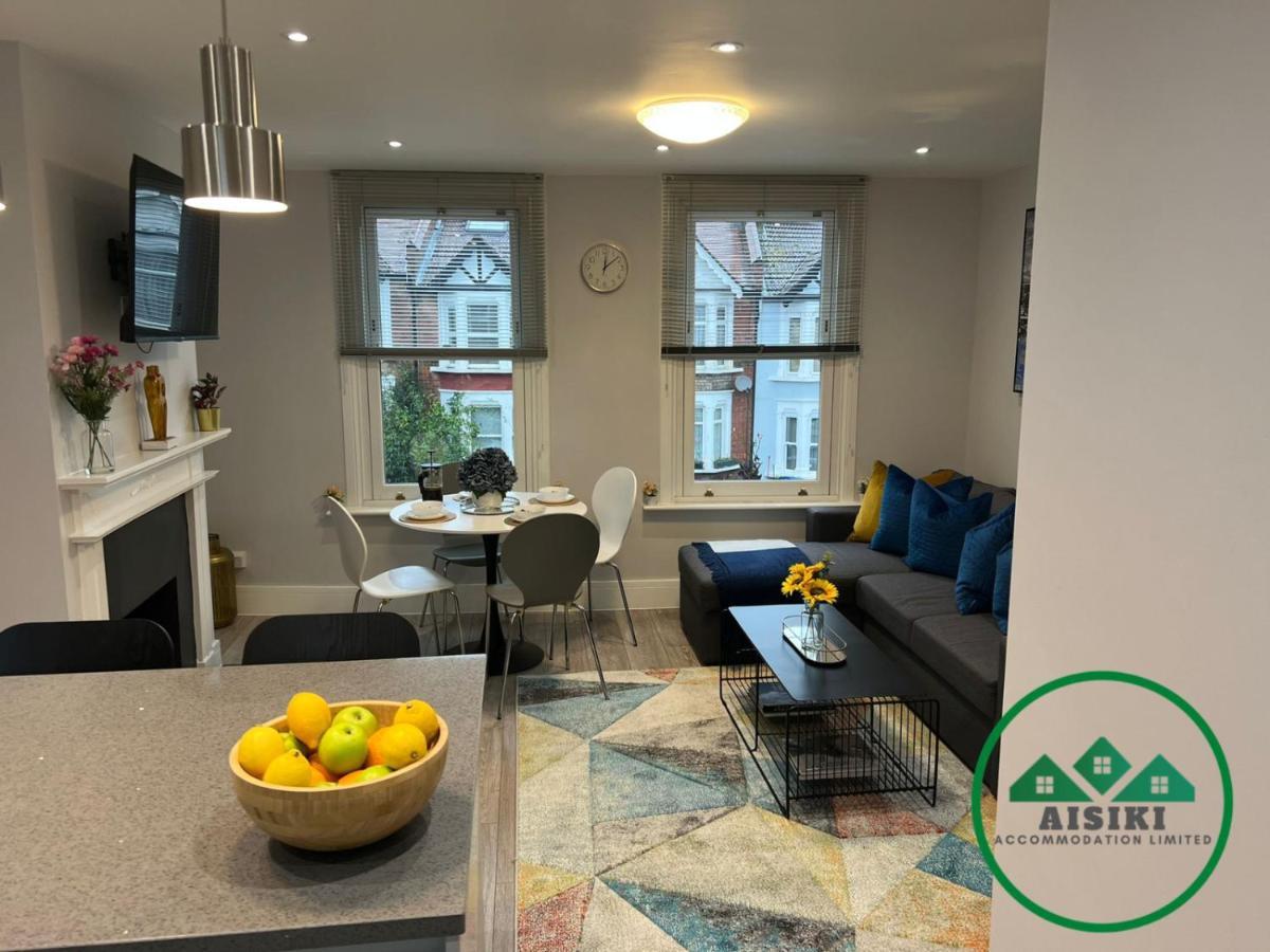 Aisiki Apartments At Stanhope Road, North Finchley, Airconditioned Multiple 2 Or 3-Bedroom, Pet-Friendly Duplex Flats, King Or Twin Beds, Airconditioned & Free Wi-Fi מראה חיצוני תמונה