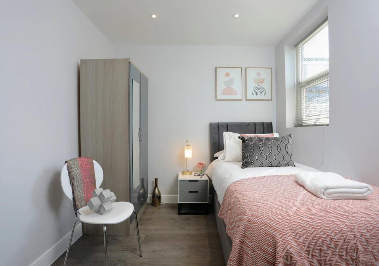 Aisiki Apartments At Stanhope Road, North Finchley, Airconditioned Multiple 2 Or 3-Bedroom, Pet-Friendly Duplex Flats, King Or Twin Beds, Airconditioned & Free Wi-Fi מראה חיצוני תמונה