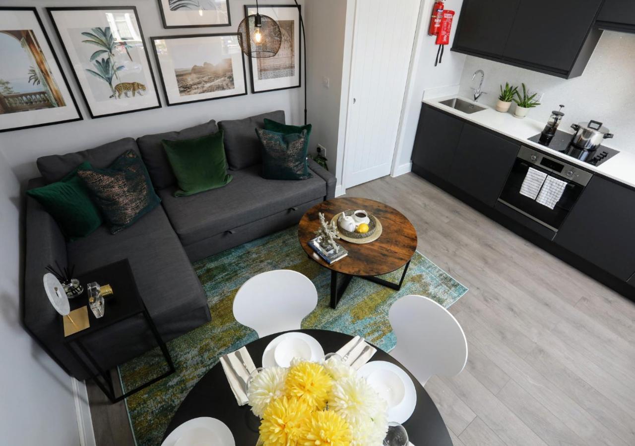 Aisiki Apartments At Stanhope Road, North Finchley, Airconditioned Multiple 2 Or 3-Bedroom, Pet-Friendly Duplex Flats, King Or Twin Beds, Airconditioned & Free Wi-Fi מראה חיצוני תמונה