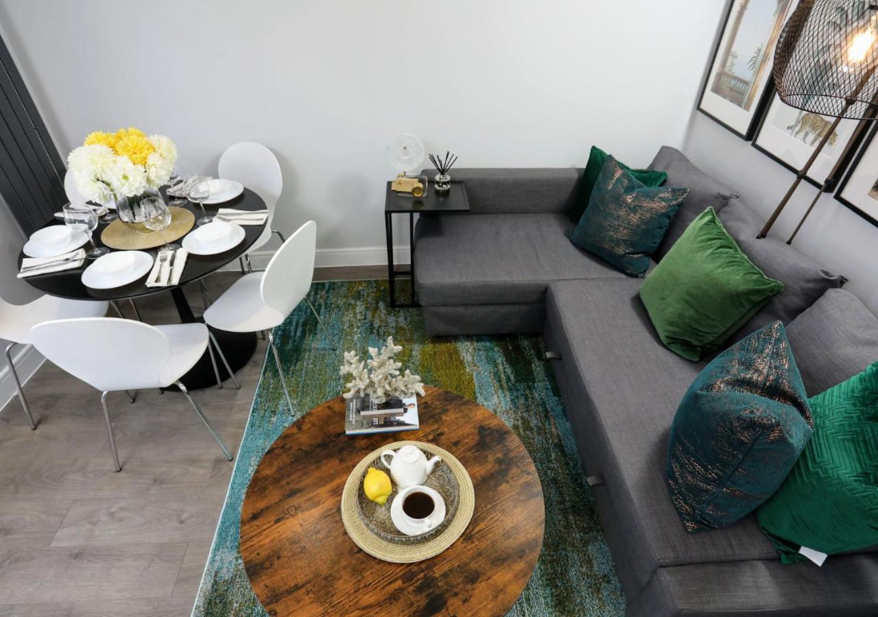 Aisiki Apartments At Stanhope Road, North Finchley, Airconditioned Multiple 2 Or 3-Bedroom, Pet-Friendly Duplex Flats, King Or Twin Beds, Airconditioned & Free Wi-Fi מראה חיצוני תמונה