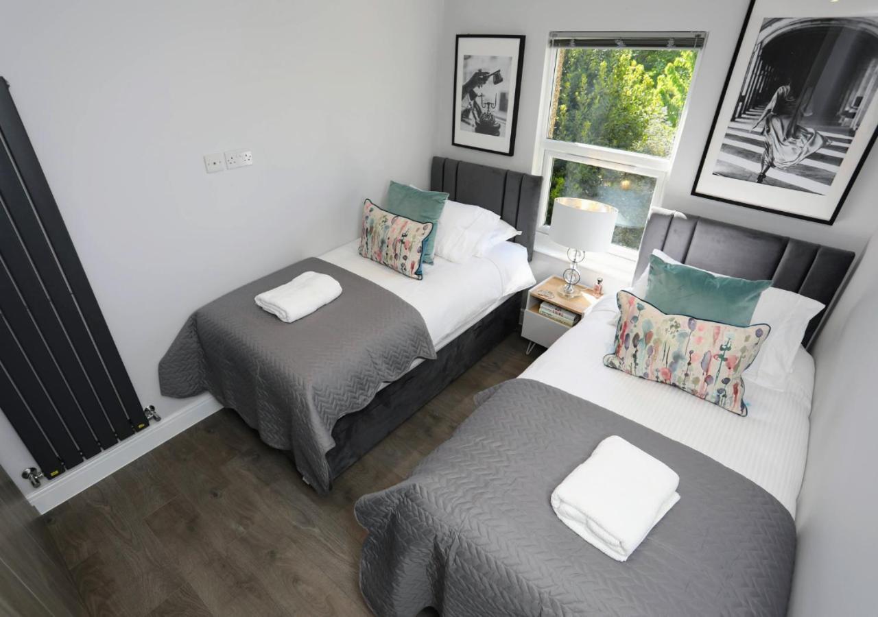 Aisiki Apartments At Stanhope Road, North Finchley, Airconditioned Multiple 2 Or 3-Bedroom, Pet-Friendly Duplex Flats, King Or Twin Beds, Airconditioned & Free Wi-Fi מראה חיצוני תמונה