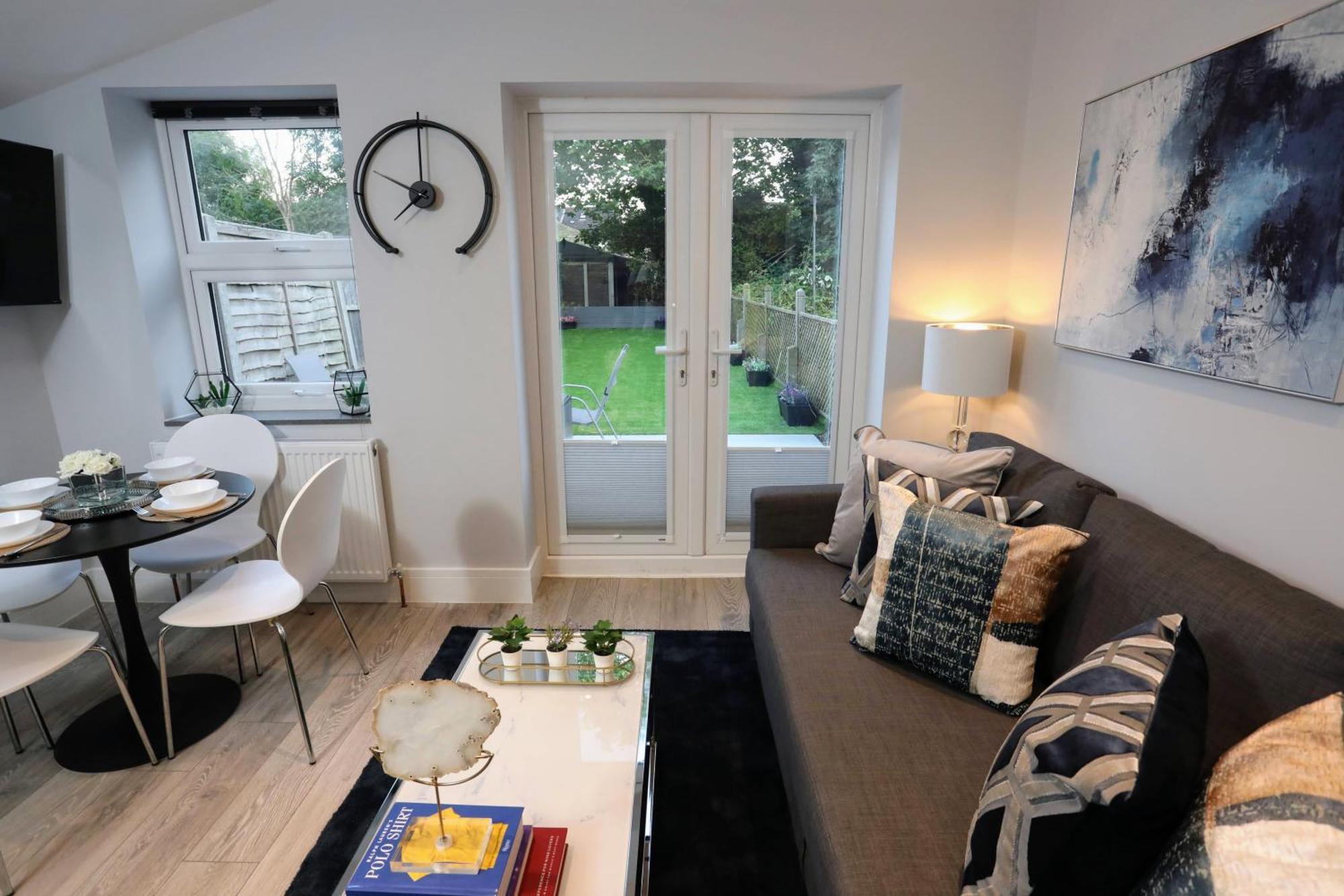 Aisiki Apartments At Stanhope Road, North Finchley, Airconditioned Multiple 2 Or 3-Bedroom, Pet-Friendly Duplex Flats, King Or Twin Beds, Airconditioned & Free Wi-Fi מראה חיצוני תמונה
