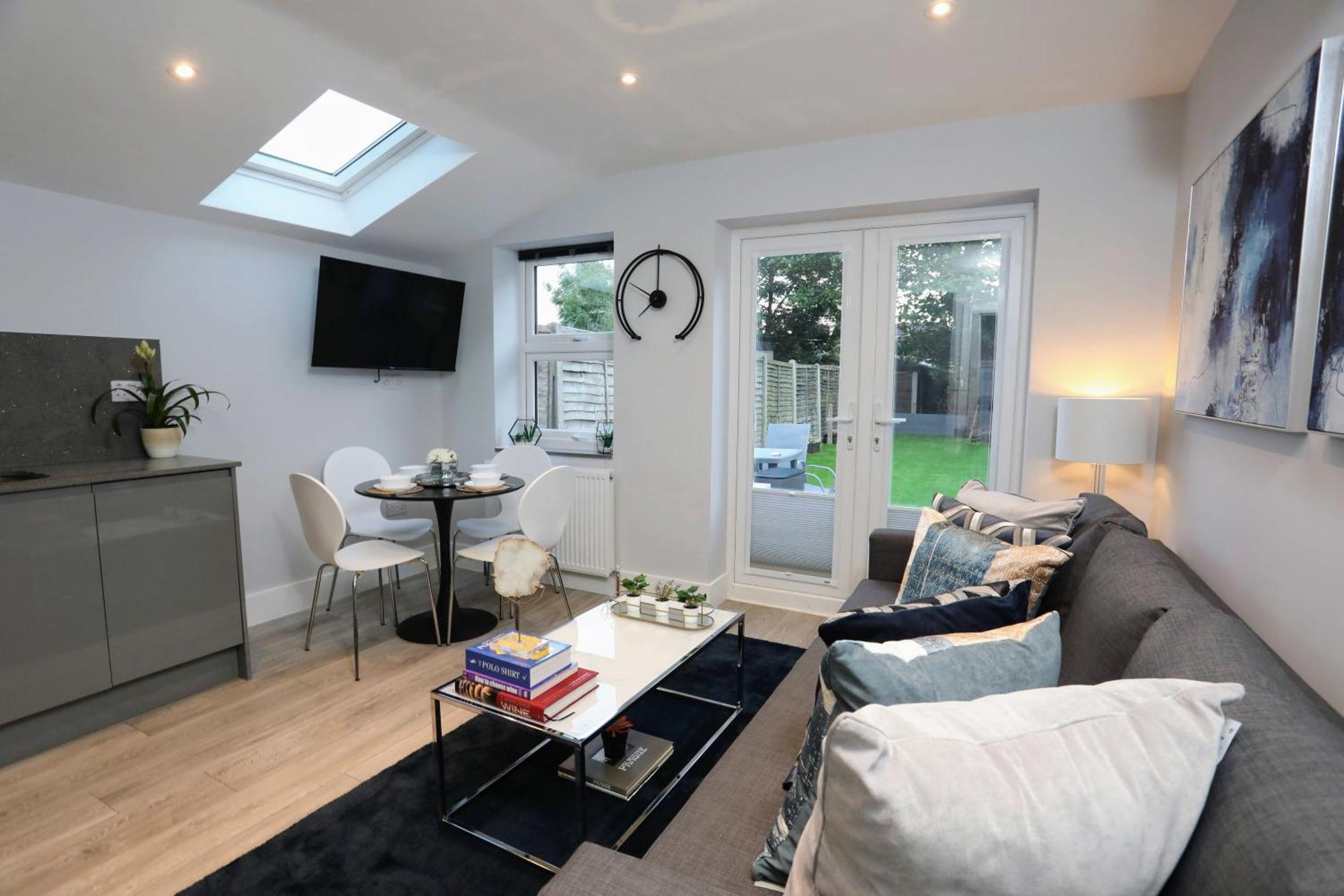 Aisiki Apartments At Stanhope Road, North Finchley, Airconditioned Multiple 2 Or 3-Bedroom, Pet-Friendly Duplex Flats, King Or Twin Beds, Airconditioned & Free Wi-Fi מראה חיצוני תמונה