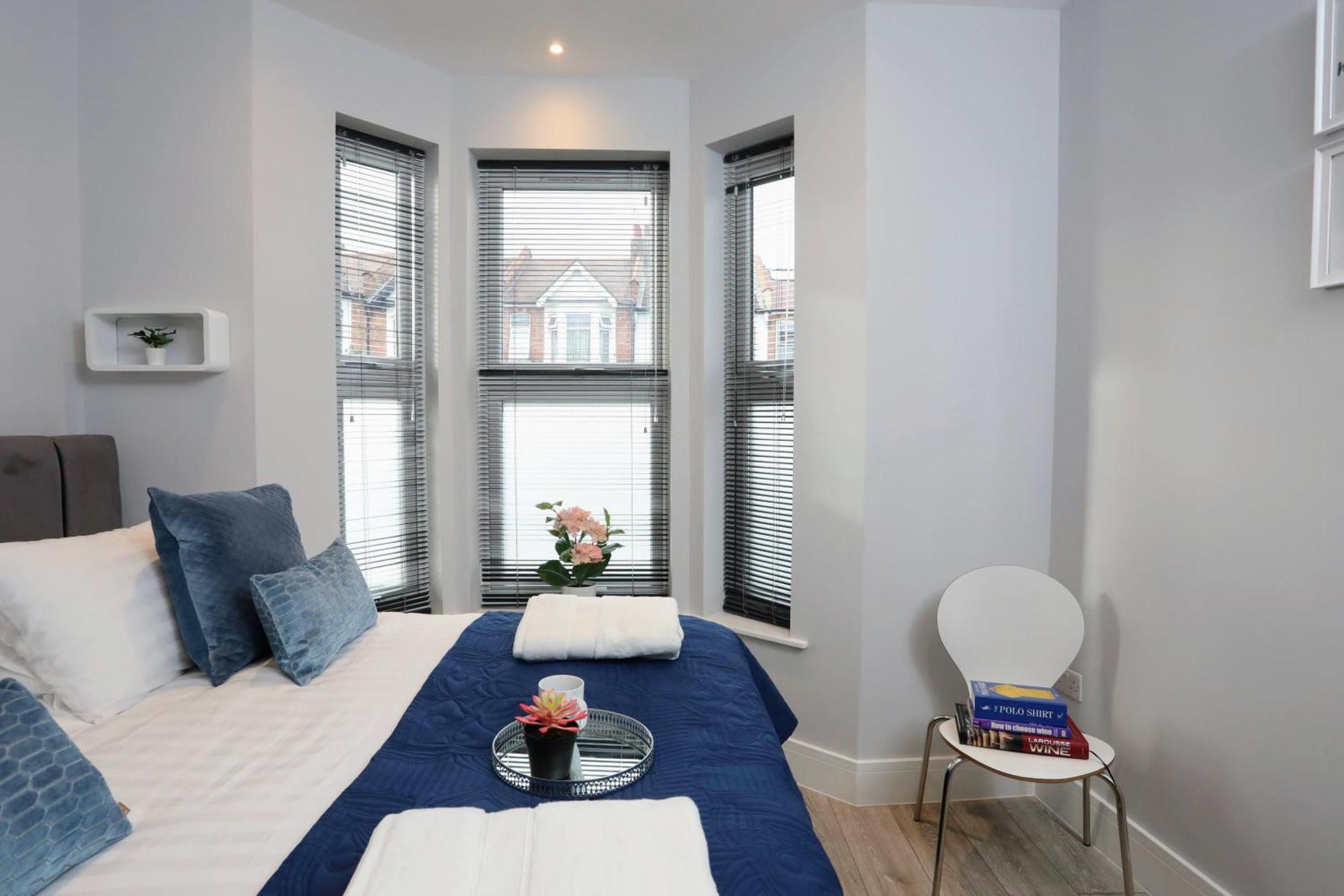 Aisiki Apartments At Stanhope Road, North Finchley, Airconditioned Multiple 2 Or 3-Bedroom, Pet-Friendly Duplex Flats, King Or Twin Beds, Airconditioned & Free Wi-Fi מראה חיצוני תמונה