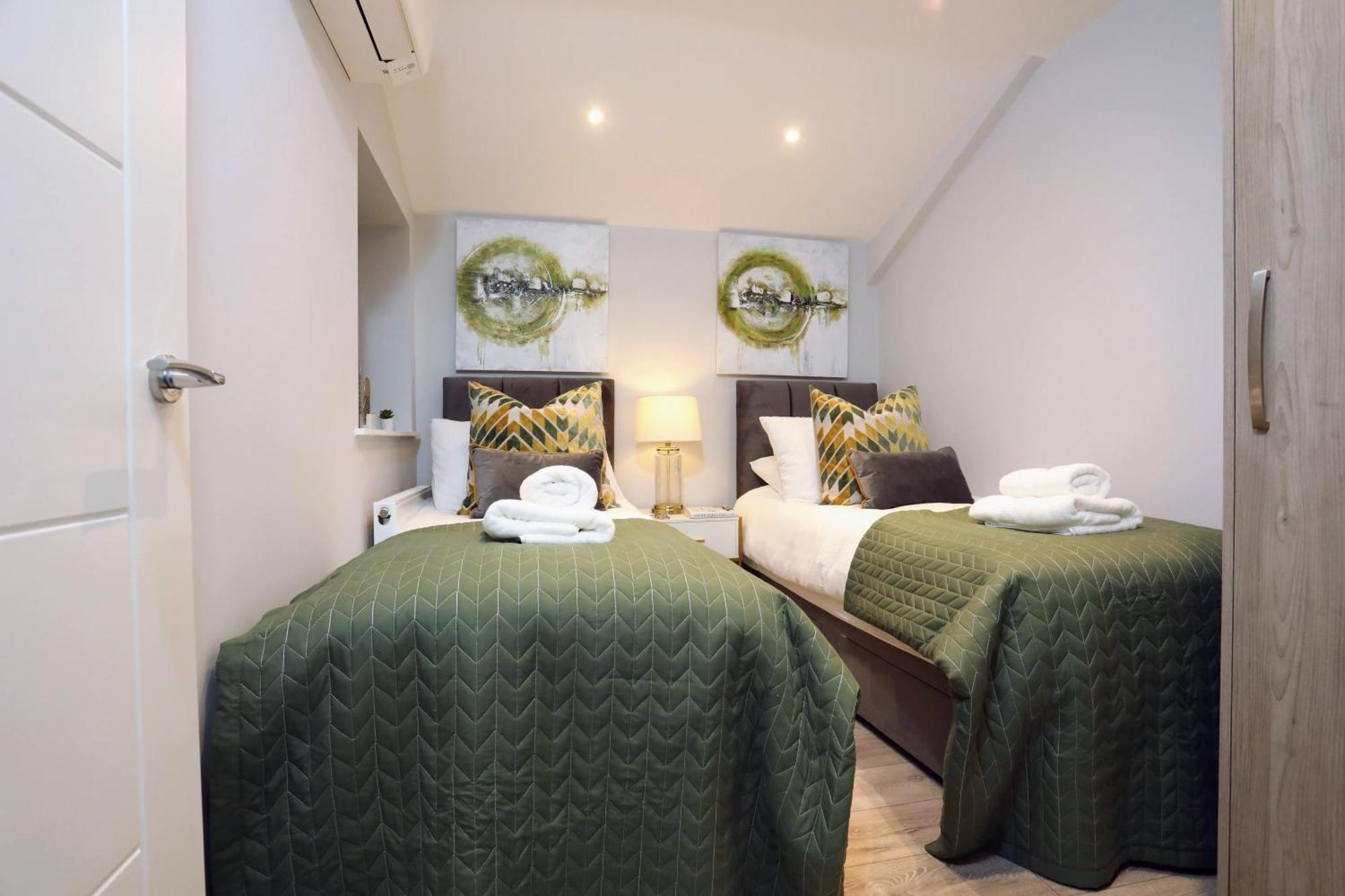 Aisiki Apartments At Stanhope Road, North Finchley, Airconditioned Multiple 2 Or 3-Bedroom, Pet-Friendly Duplex Flats, King Or Twin Beds, Airconditioned & Free Wi-Fi מראה חיצוני תמונה