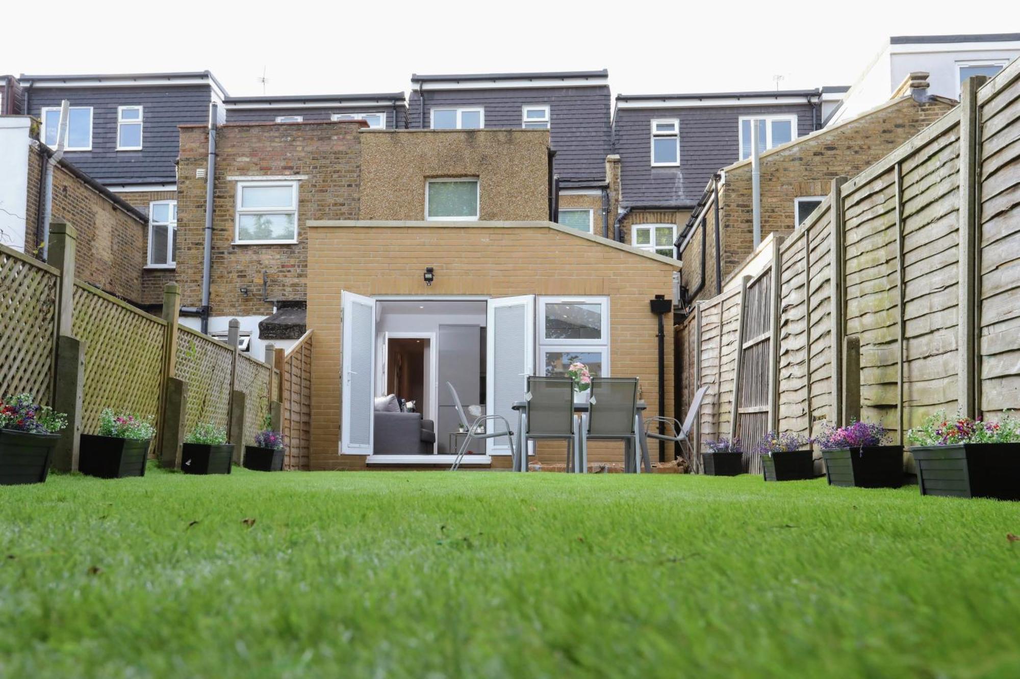Aisiki Apartments At Stanhope Road, North Finchley, Airconditioned Multiple 2 Or 3-Bedroom, Pet-Friendly Duplex Flats, King Or Twin Beds, Airconditioned & Free Wi-Fi מראה חיצוני תמונה