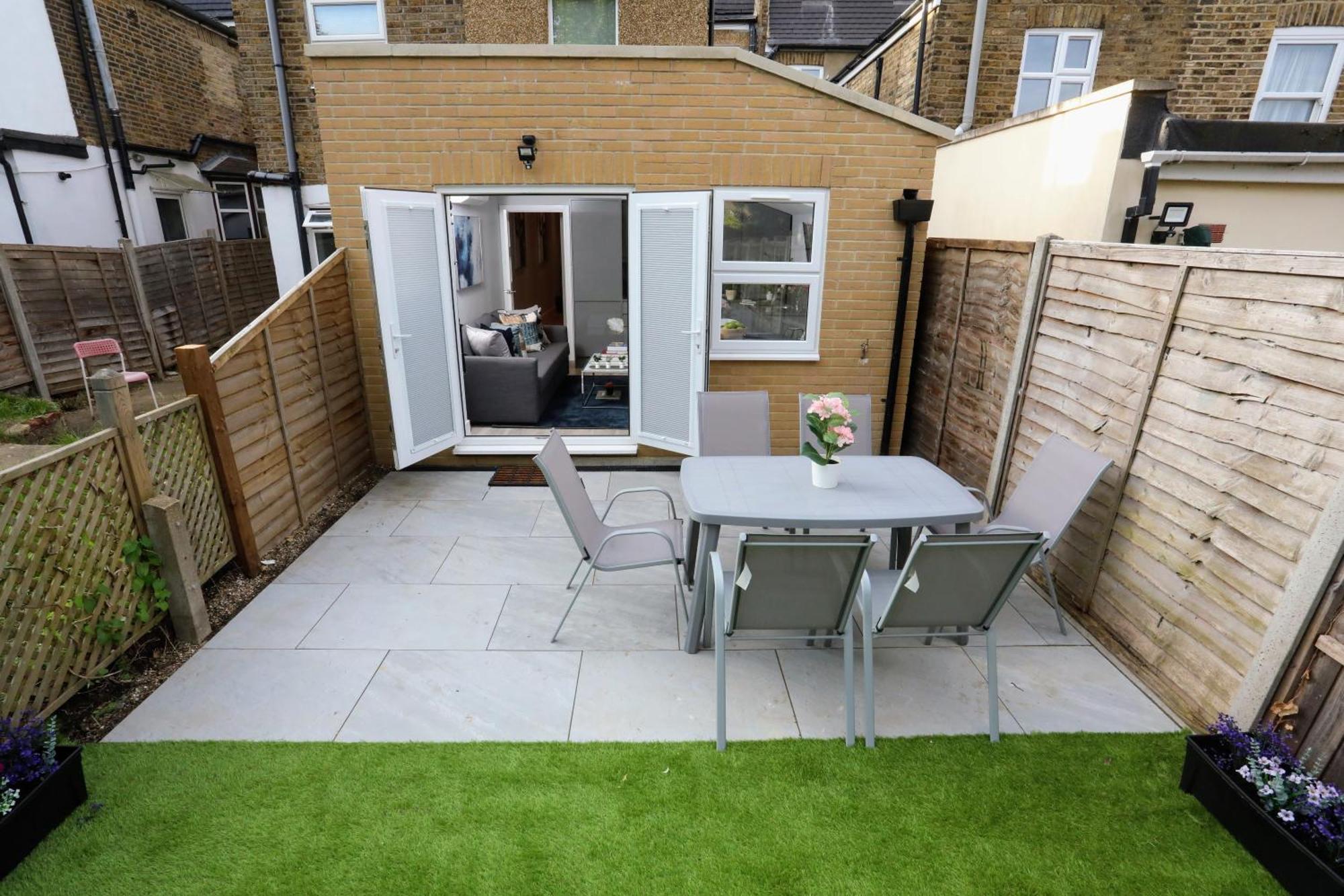 Aisiki Apartments At Stanhope Road, North Finchley, Airconditioned Multiple 2 Or 3-Bedroom, Pet-Friendly Duplex Flats, King Or Twin Beds, Airconditioned & Free Wi-Fi מראה חיצוני תמונה