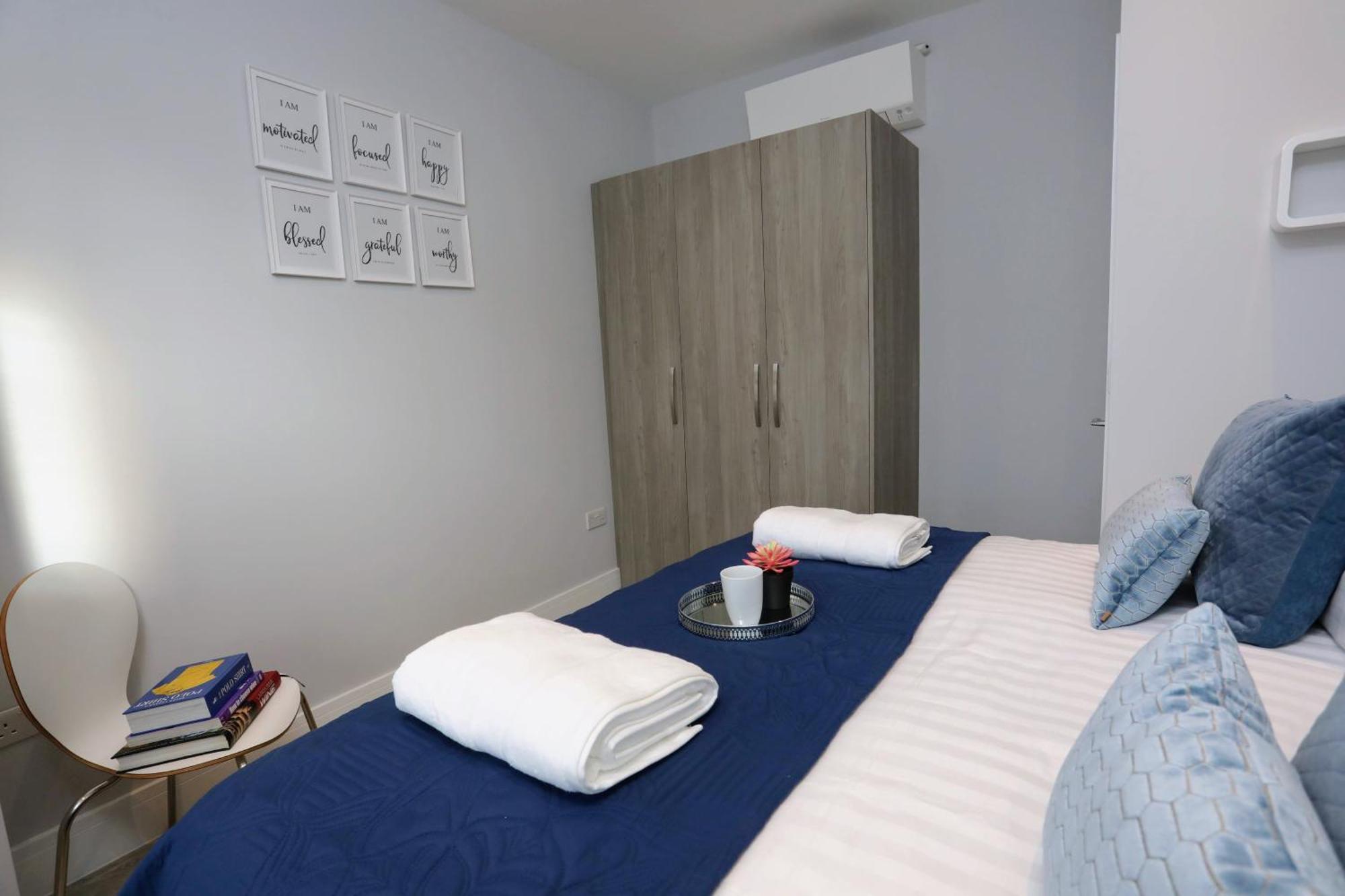 Aisiki Apartments At Stanhope Road, North Finchley, Airconditioned Multiple 2 Or 3-Bedroom, Pet-Friendly Duplex Flats, King Or Twin Beds, Airconditioned & Free Wi-Fi מראה חיצוני תמונה
