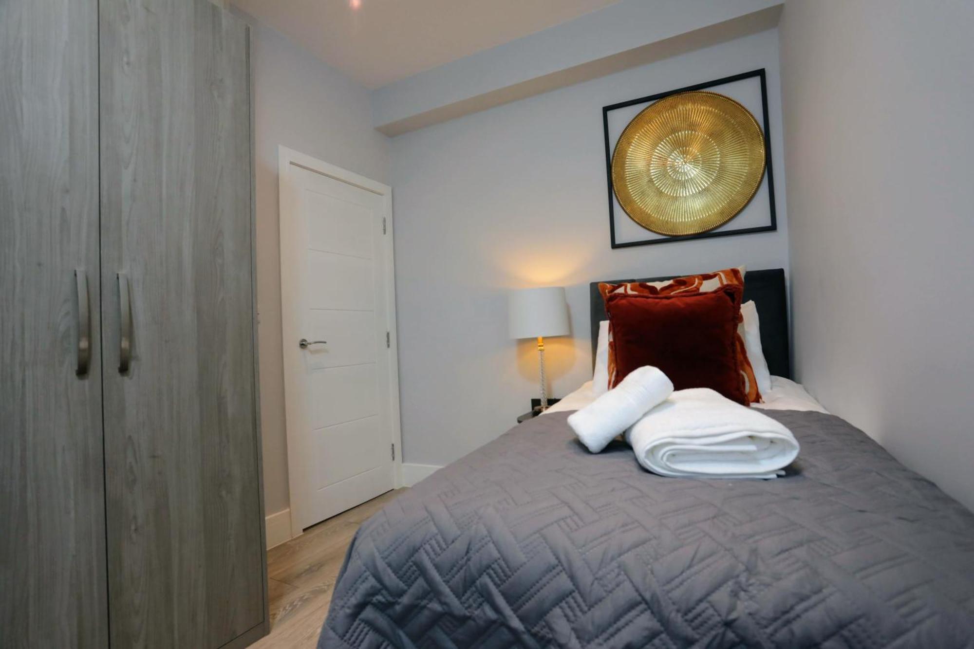 Aisiki Apartments At Stanhope Road, North Finchley, Airconditioned Multiple 2 Or 3-Bedroom, Pet-Friendly Duplex Flats, King Or Twin Beds, Airconditioned & Free Wi-Fi מראה חיצוני תמונה