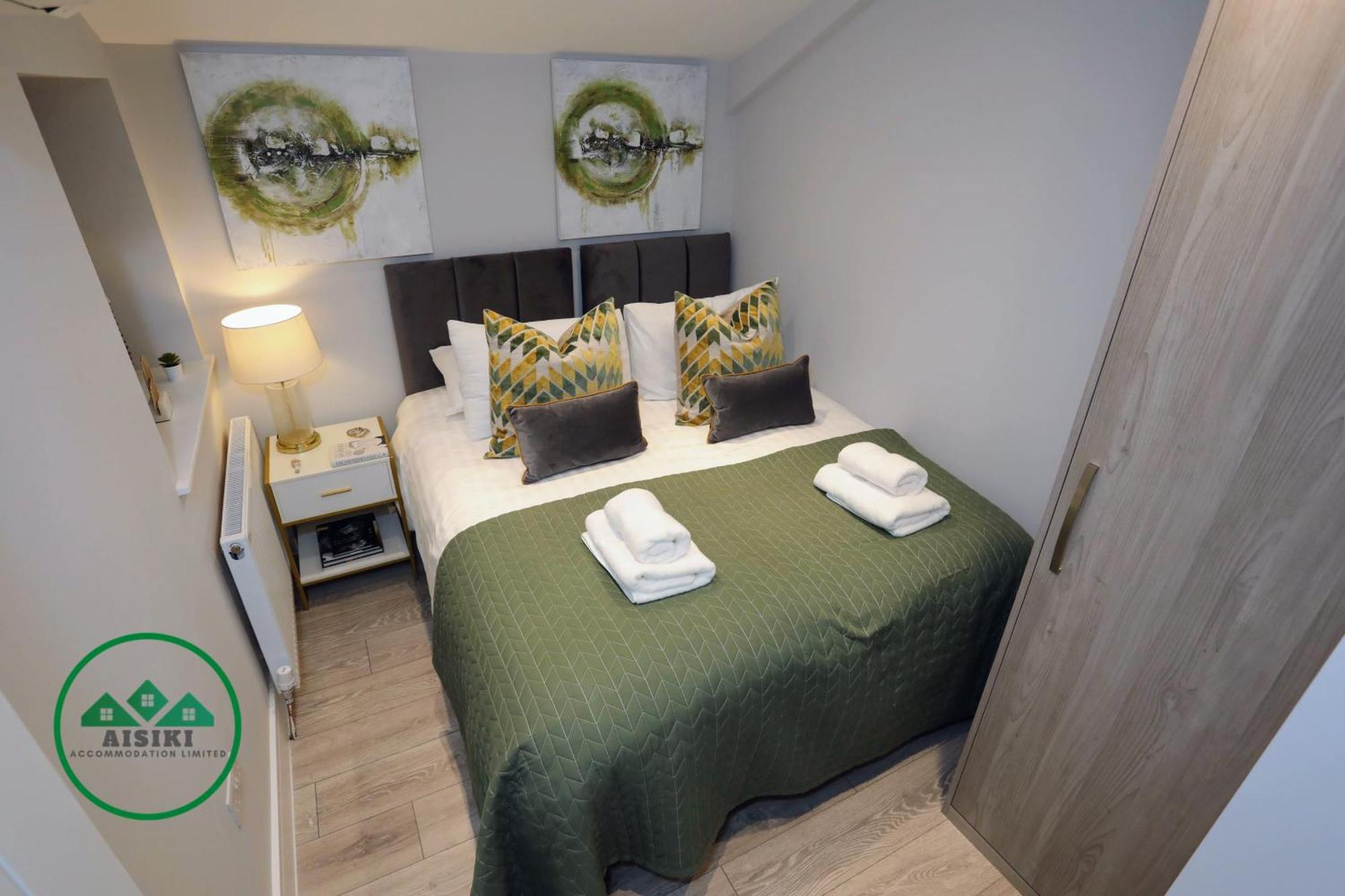 Aisiki Apartments At Stanhope Road, North Finchley, Airconditioned Multiple 2 Or 3-Bedroom, Pet-Friendly Duplex Flats, King Or Twin Beds, Airconditioned & Free Wi-Fi מראה חיצוני תמונה