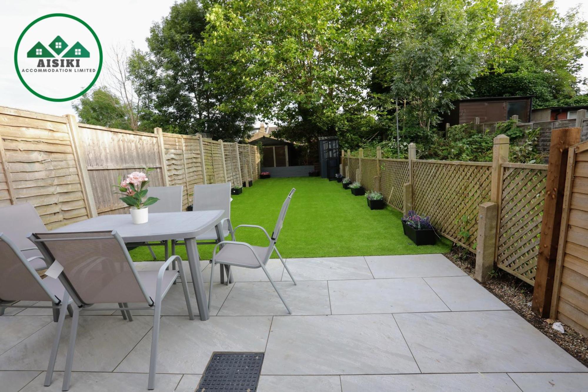 Aisiki Apartments At Stanhope Road, North Finchley, Airconditioned Multiple 2 Or 3-Bedroom, Pet-Friendly Duplex Flats, King Or Twin Beds, Airconditioned & Free Wi-Fi מראה חיצוני תמונה