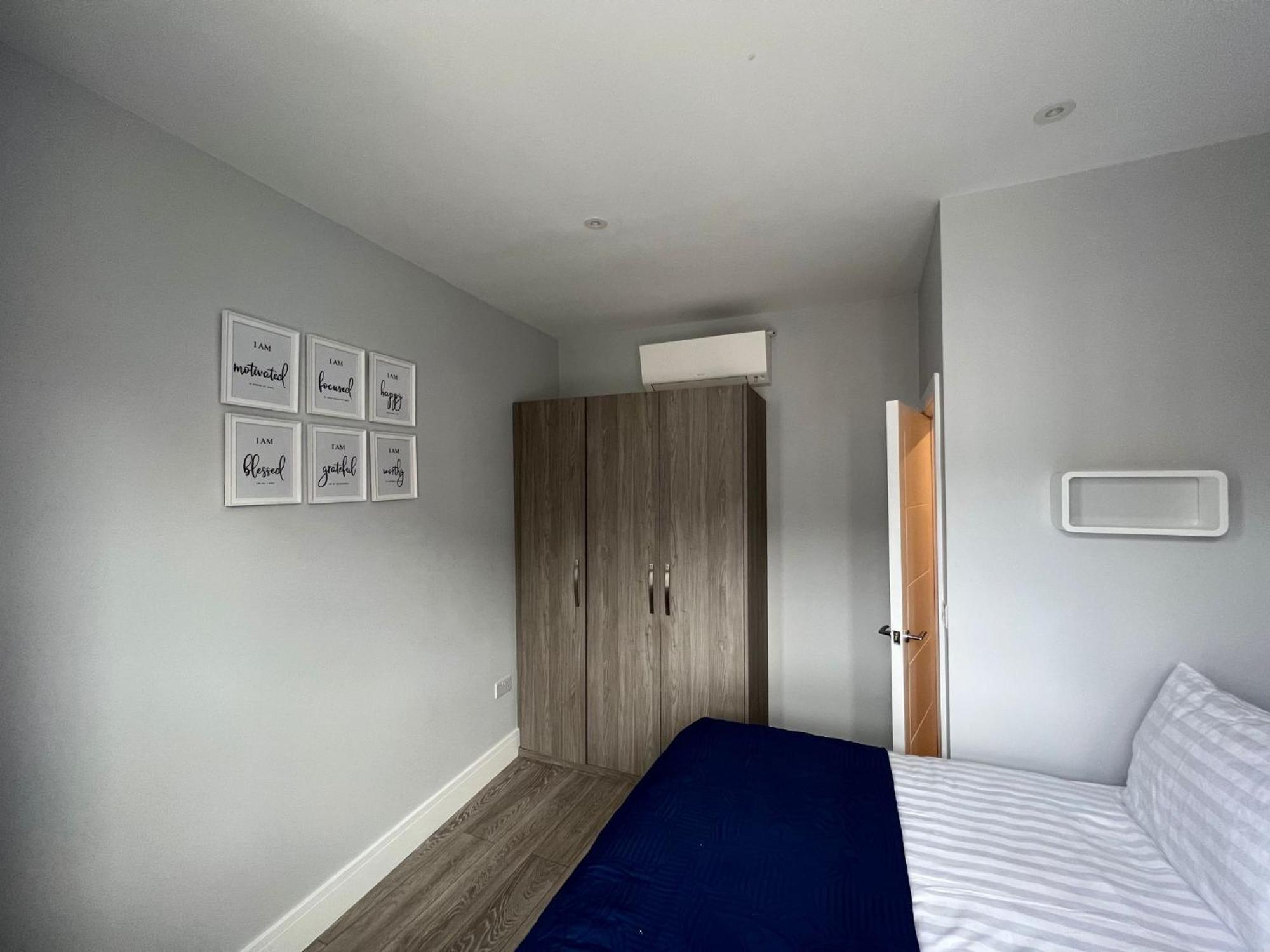 Aisiki Apartments At Stanhope Road, North Finchley, Airconditioned Multiple 2 Or 3-Bedroom, Pet-Friendly Duplex Flats, King Or Twin Beds, Airconditioned & Free Wi-Fi מראה חיצוני תמונה
